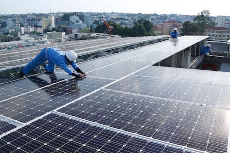 Les États-Unis renoncent aux droits de douane sur les panneaux solaires du Vietnam